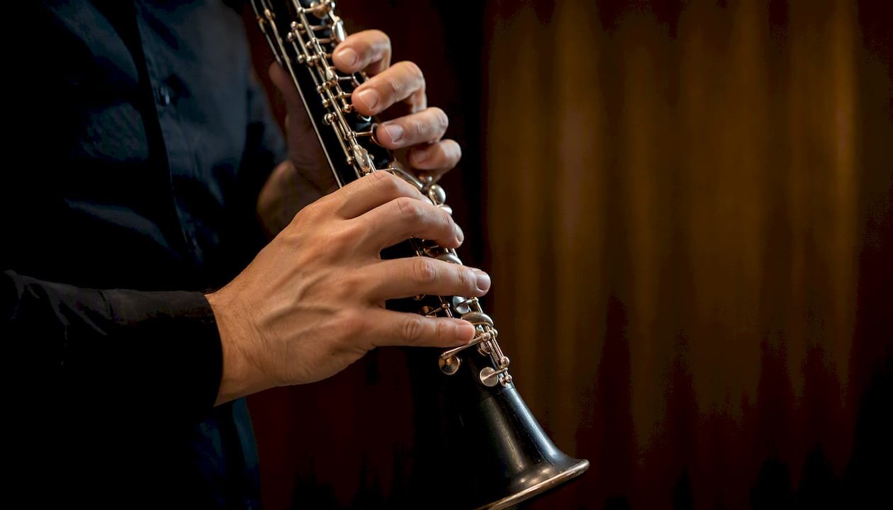 Clarinet fingers and breath control detail